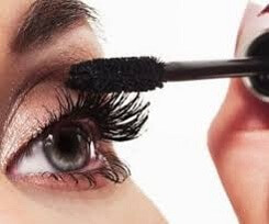 Mascara fake gay nguy hai nghiem trong den mat 