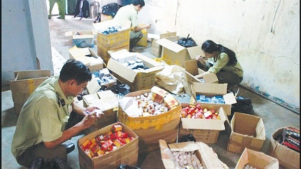Các vụ bắt giữ thực phẩm chức năng lậu thường xuyên xảy ra Các vụ bắt giữ thực phẩm chức năng lậu thường xuyên xảy ra