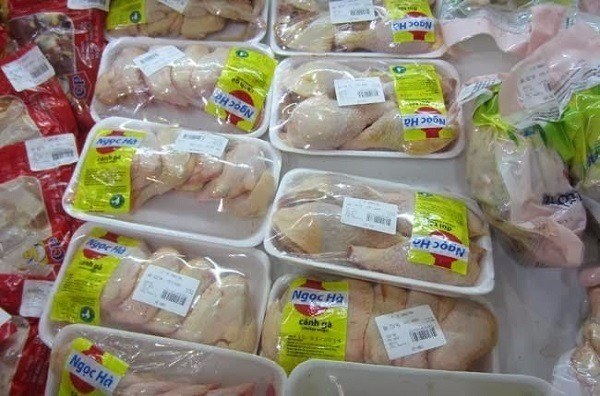 Gà có sử dụng tem, nhãn trên thị trường