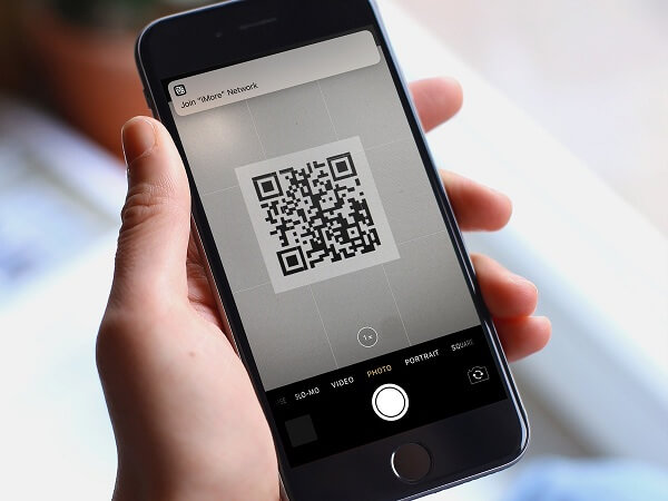check-tem-chong-gia-QR-code-tren-dien-thoai