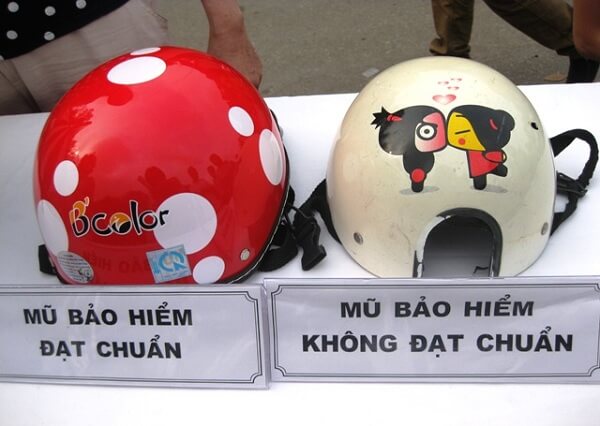 mu-bao-hiem-dat-chuan-duoc-nhan-biet-qua-trong-luong-và tem CR